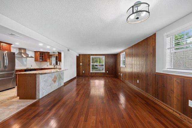 11005 N 27TH STREET, Tampa, FL 33612
