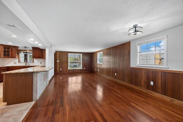11005 N 27TH STREET, Tampa, FL 33612