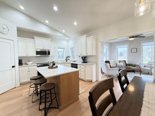 707 43rd Avenue S, Moorhead, MN 56560