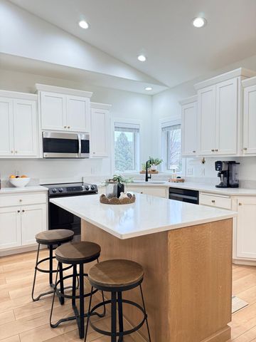 707 43rd Avenue S, Moorhead, MN 56560