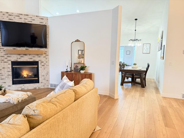 707 43rd Avenue S, Moorhead, MN 56560