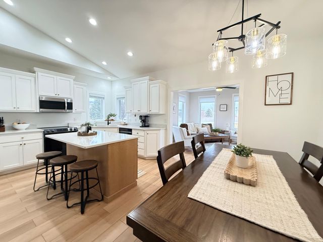 707 43rd Avenue S, Moorhead, MN 56560