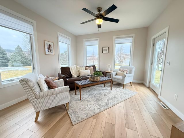 707 43rd Avenue S, Moorhead, MN 56560