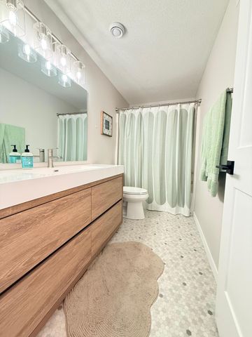 707 43rd Avenue S, Moorhead, MN 56560