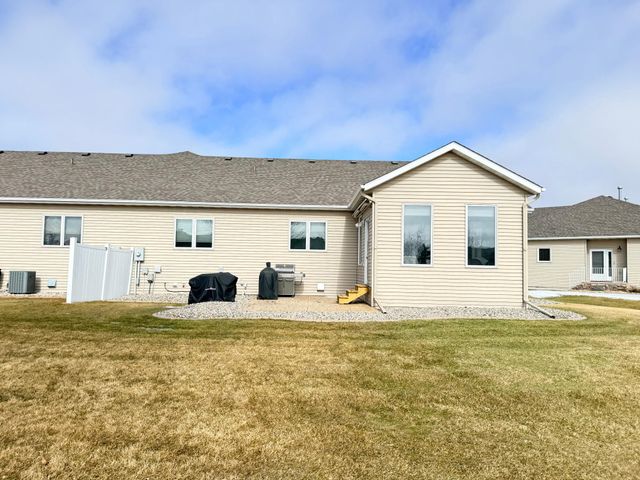 707 43rd Avenue S, Moorhead, MN 56560