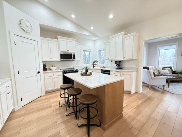 707 43rd Avenue S, Moorhead, MN 56560