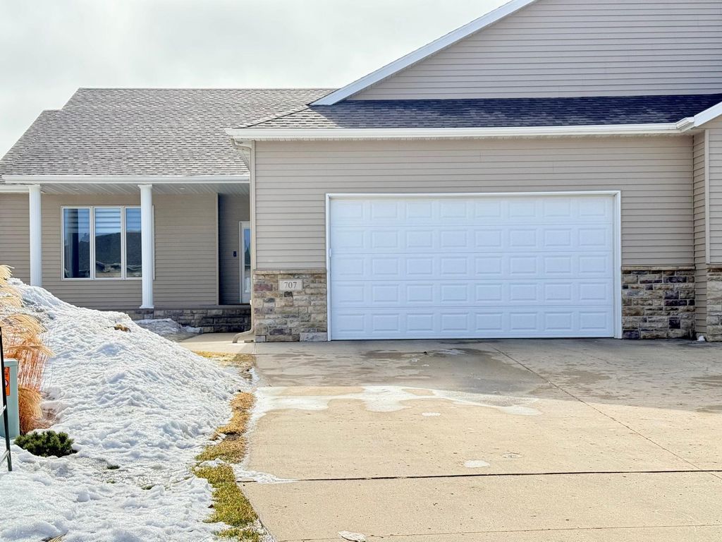 707 43rd Avenue S, Moorhead, MN 56560