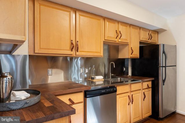 1140 S HANOVER ST, Baltimore, MD 21230