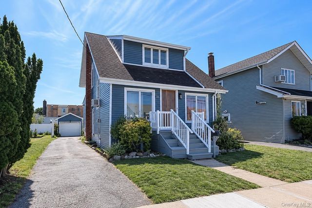 17 Ray Street, Freeport, NY 11520