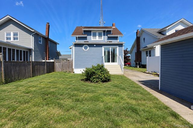 17 Ray Street, Freeport, NY 11520