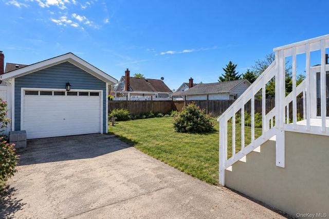17 Ray Street, Freeport, NY 11520