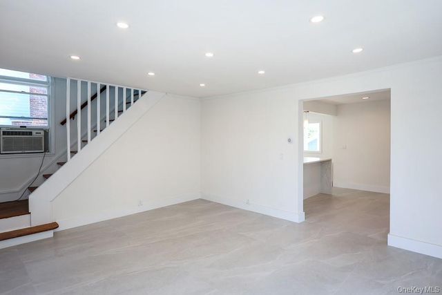 17 Ray Street, Freeport, NY 11520