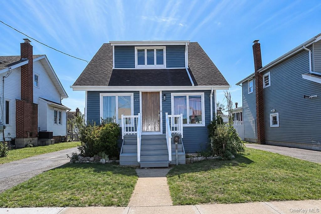 17 Ray Street, Freeport, NY 11520 — exterior