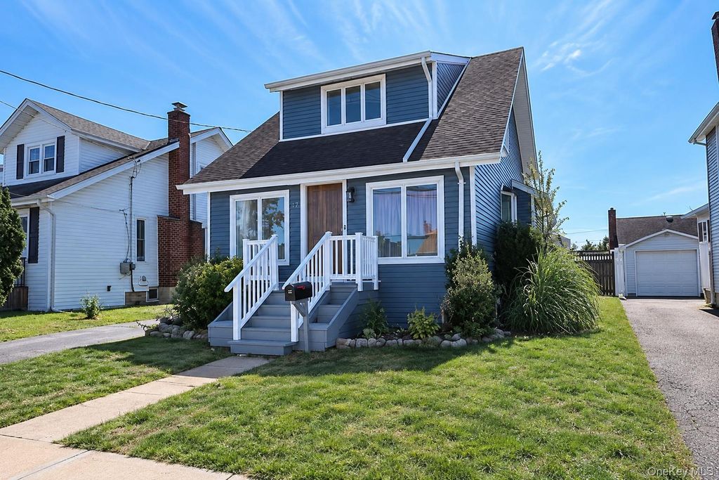 17 Ray Street, Freeport, NY 11520 — photo 2