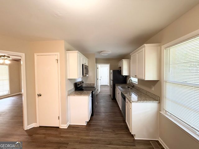 411 Pineland Road SW, Mableton, GA 30126