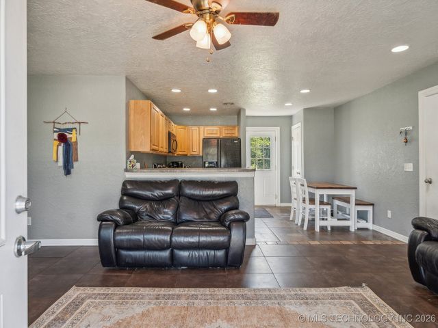 13129 S 254th Avenue S, Coweta, OK 74429