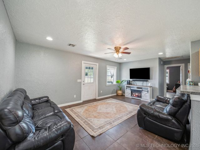 13129 S 254th Avenue S, Coweta, OK 74429