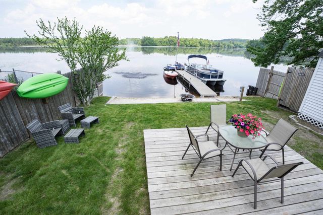 15 Maple Street, Kingston, NH 03848