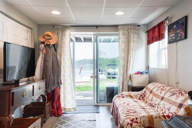 15 Maple Street, Kingston, NH 03848