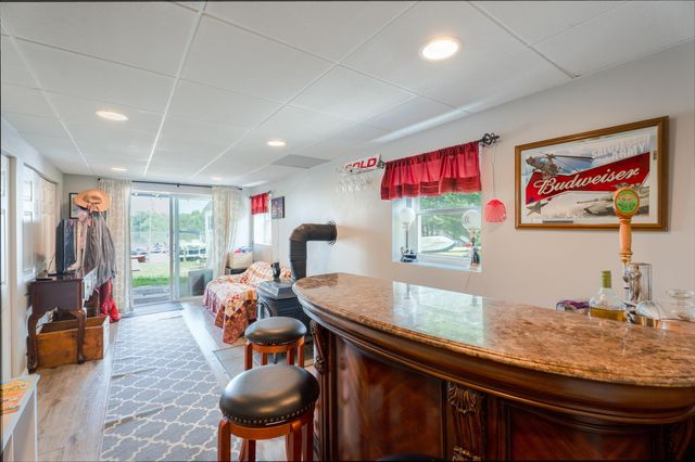 15 Maple Street, Kingston, NH 03848