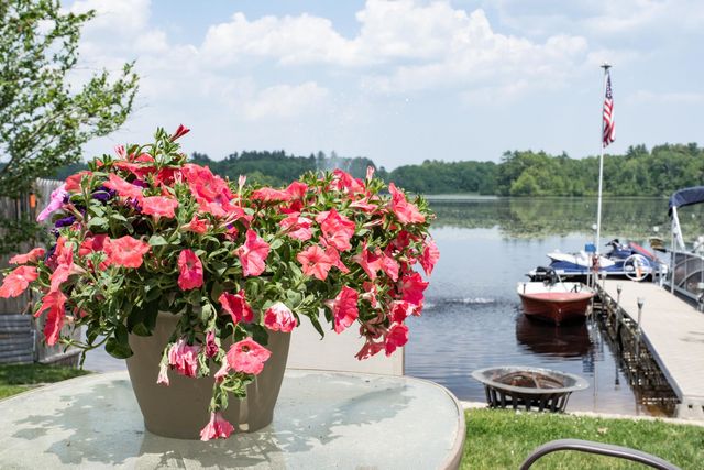 15 Maple Street, Kingston, NH 03848