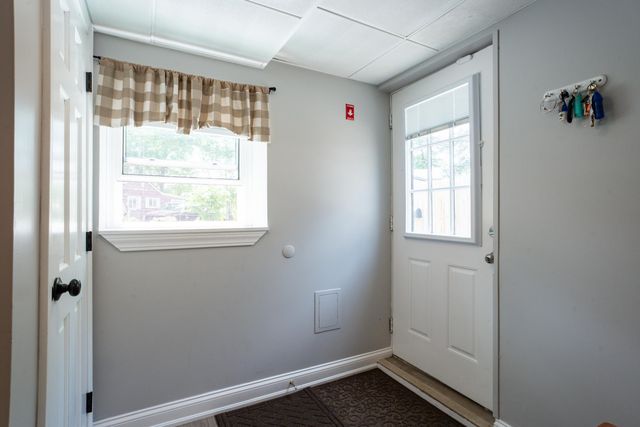 15 Maple Street, Kingston, NH 03848