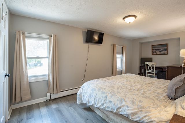 15 Maple Street, Kingston, NH 03848