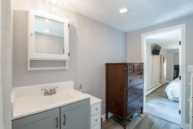 15 Maple Street, Kingston, NH 03848