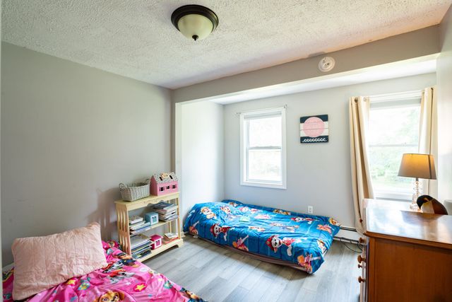 15 Maple Street, Kingston, NH 03848