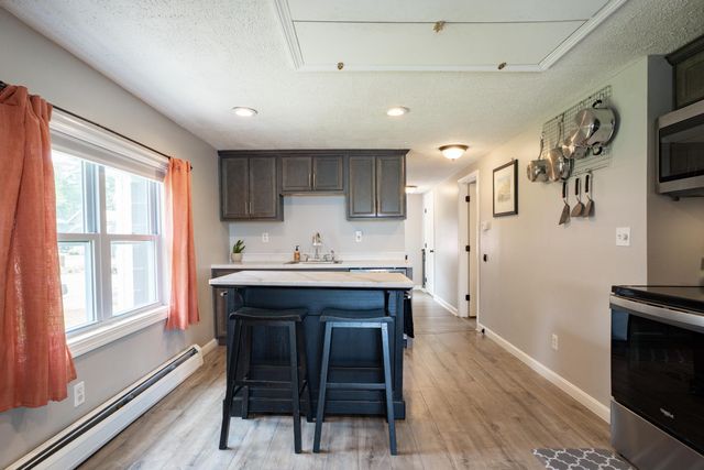 15 Maple Street, Kingston, NH 03848