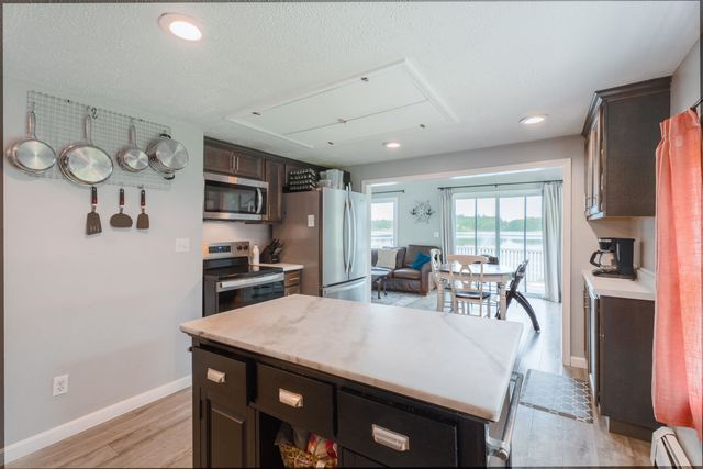 15 Maple Street, Kingston, NH 03848