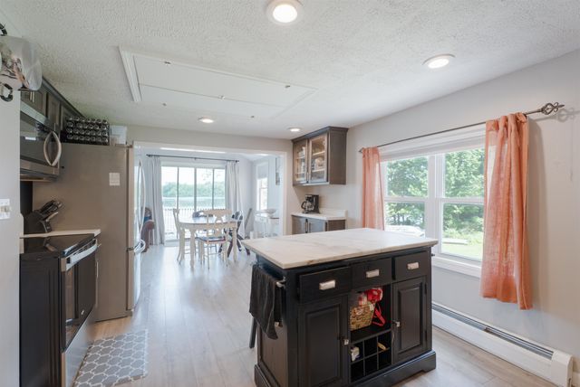 15 Maple Street, Kingston, NH 03848