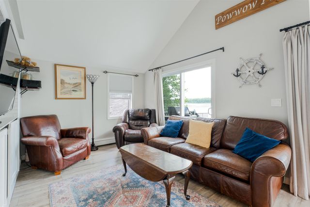 15 Maple Street, Kingston, NH 03848