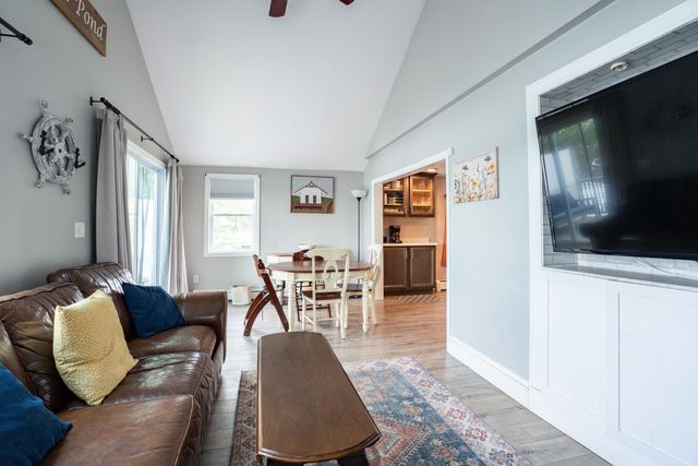 15 Maple Street, Kingston, NH 03848