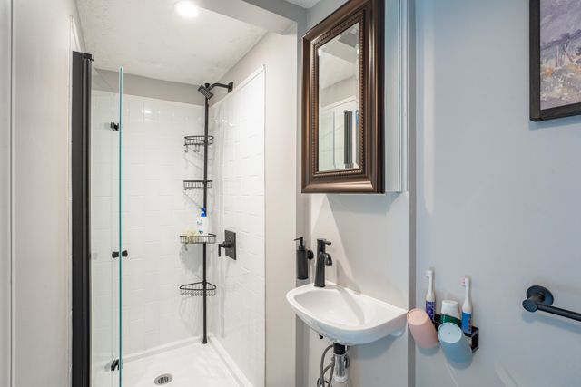 15 Maple Street, Kingston, NH 03848