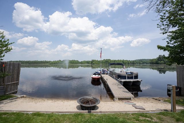 15 Maple Street, Kingston, NH 03848