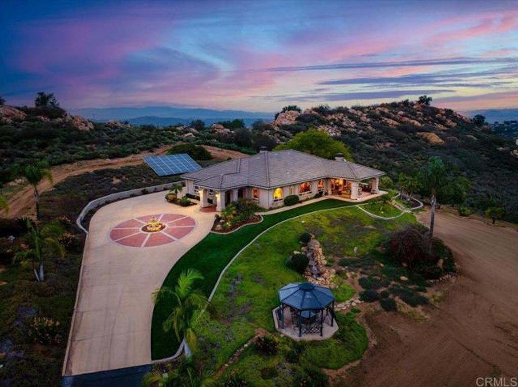 19894 Via Vista Grande, Ramona, CA 92065