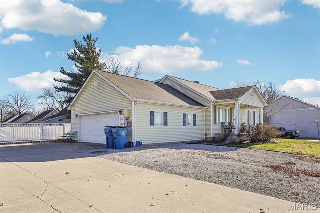 12 S Clinton Street, New Baden, IL 62265