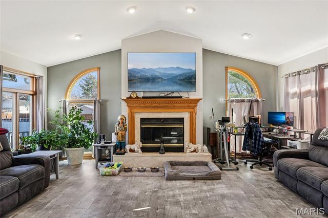 12 S Clinton Street, New Baden, IL 62265