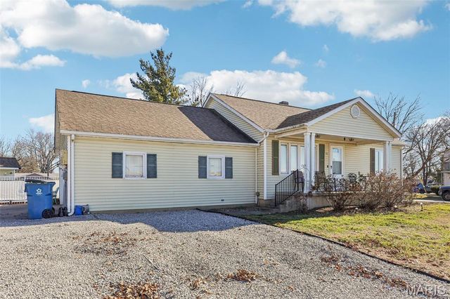 12 S Clinton Street, New Baden, IL 62265