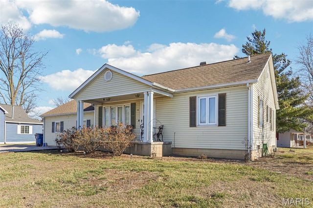 12 S Clinton Street, New Baden, IL 62265