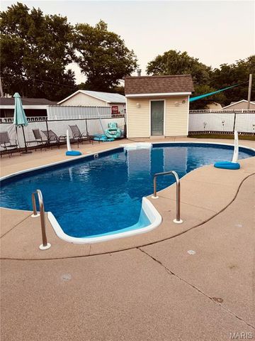 12 S Clinton Street, New Baden, IL 62265