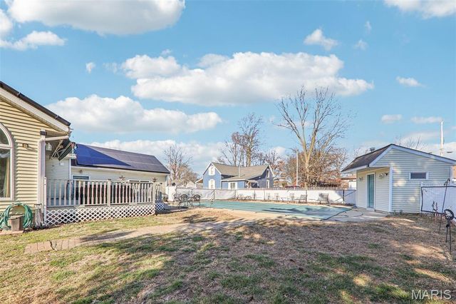 12 S Clinton Street, New Baden, IL 62265