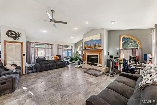 12 S Clinton Street, New Baden, IL 62265