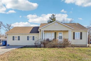 12 S Clinton Street, New Baden, IL 62265