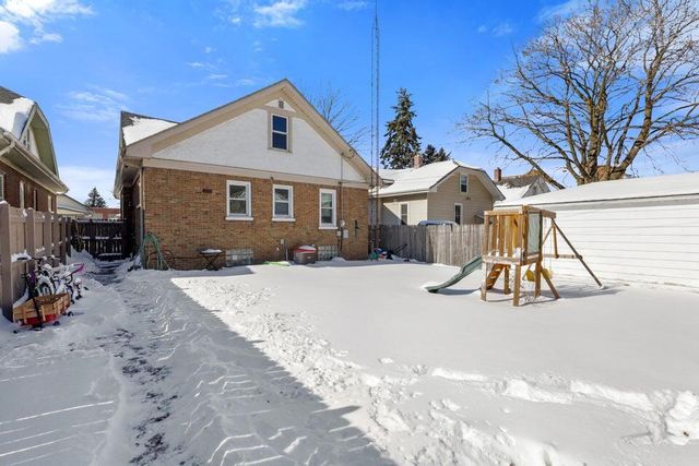 2021 Center STREET, Racine, WI 53403