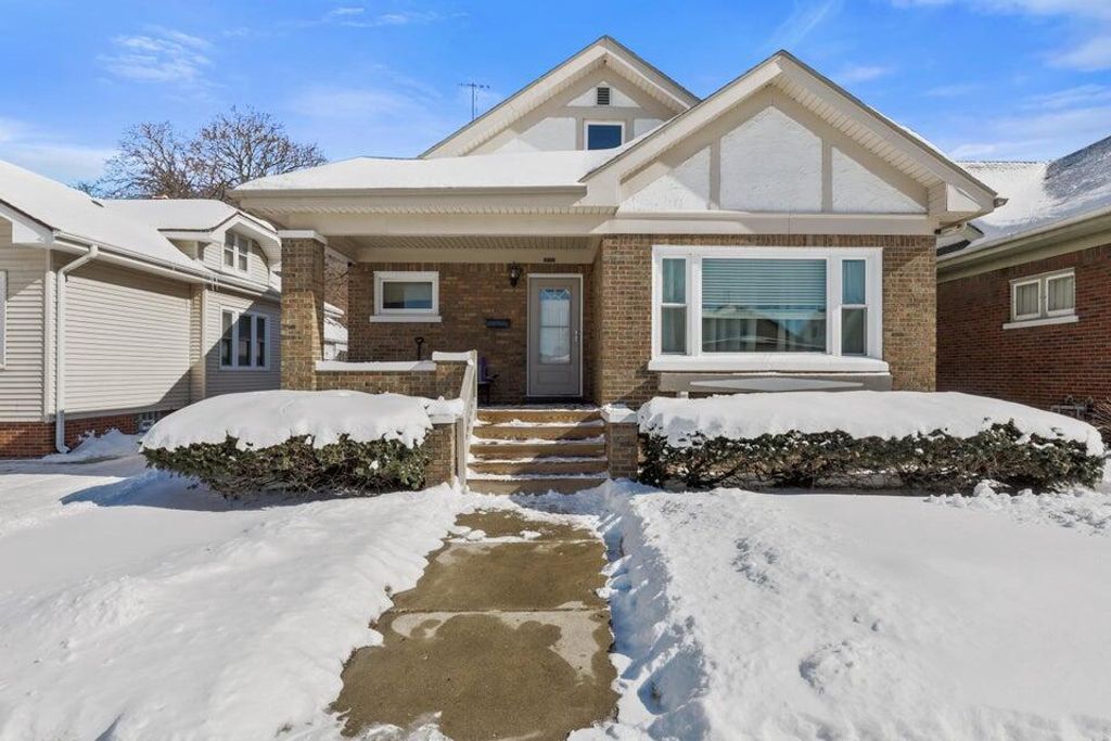 2021 Center STREET, Racine, WI 53403