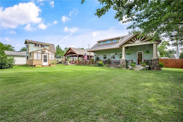 405 NW 5th Street, Bentonville, AR 72712