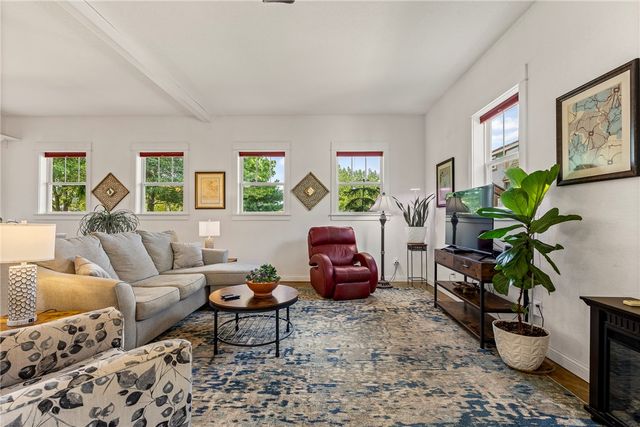 405 NW 5th Street, Bentonville, AR 72712