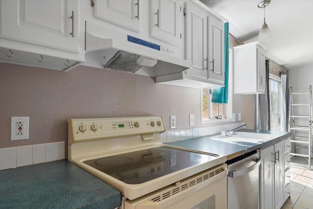 11 Valley View Road, Moriarty, NM 87035